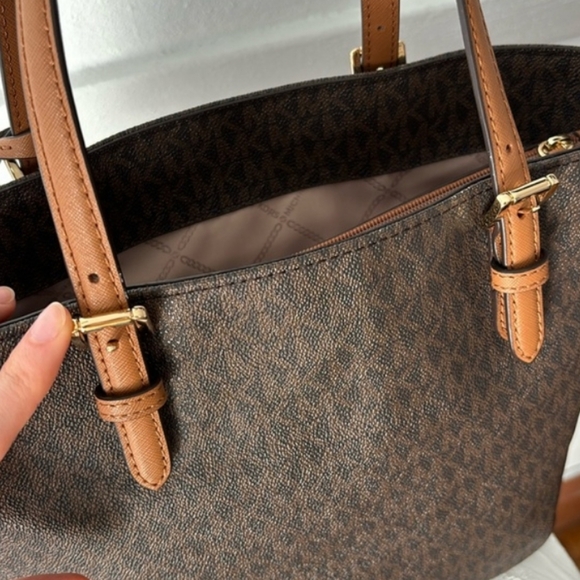 Michael Kors Jet Set Large Logo Pocket Tote Bag - Picture 9 of 16